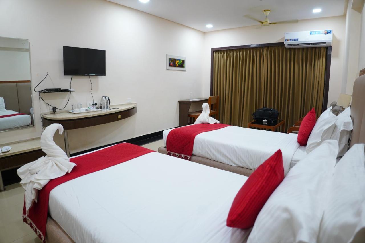 Hotel Grand Nagarjuna By Konark Hotels Гунтур Екстер'єр фото