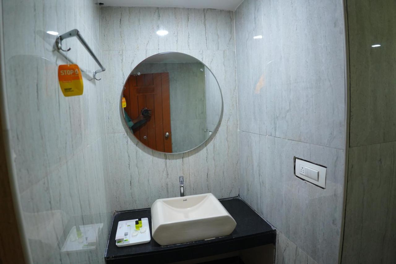 Hotel Grand Nagarjuna By Konark Hotels Гунтур Екстер'єр фото