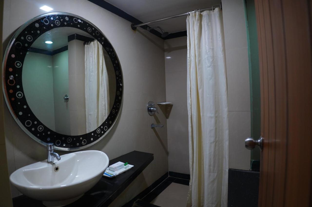 Hotel Grand Nagarjuna By Konark Hotels Гунтур Екстер'єр фото