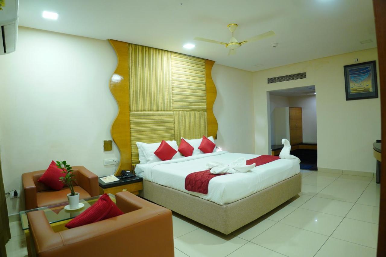 Hotel Grand Nagarjuna By Konark Hotels Гунтур Екстер'єр фото