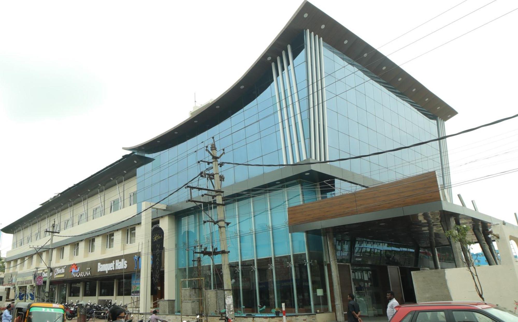 Hotel Grand Nagarjuna By Konark Hotels Гунтур Екстер'єр фото